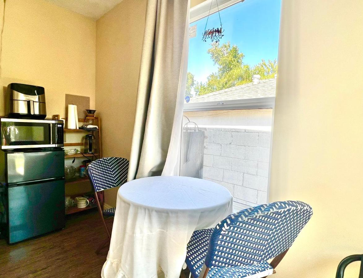 Sweet Tuscan Dreams-Private Entrance & Bathroom With Patio 로스앤젤레스 외부 사진